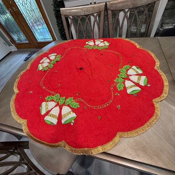 Felt handmade  Vintage Christmas Tree Skirt With Sequins and Gold Trim 47 inch - Picture 1 of 15